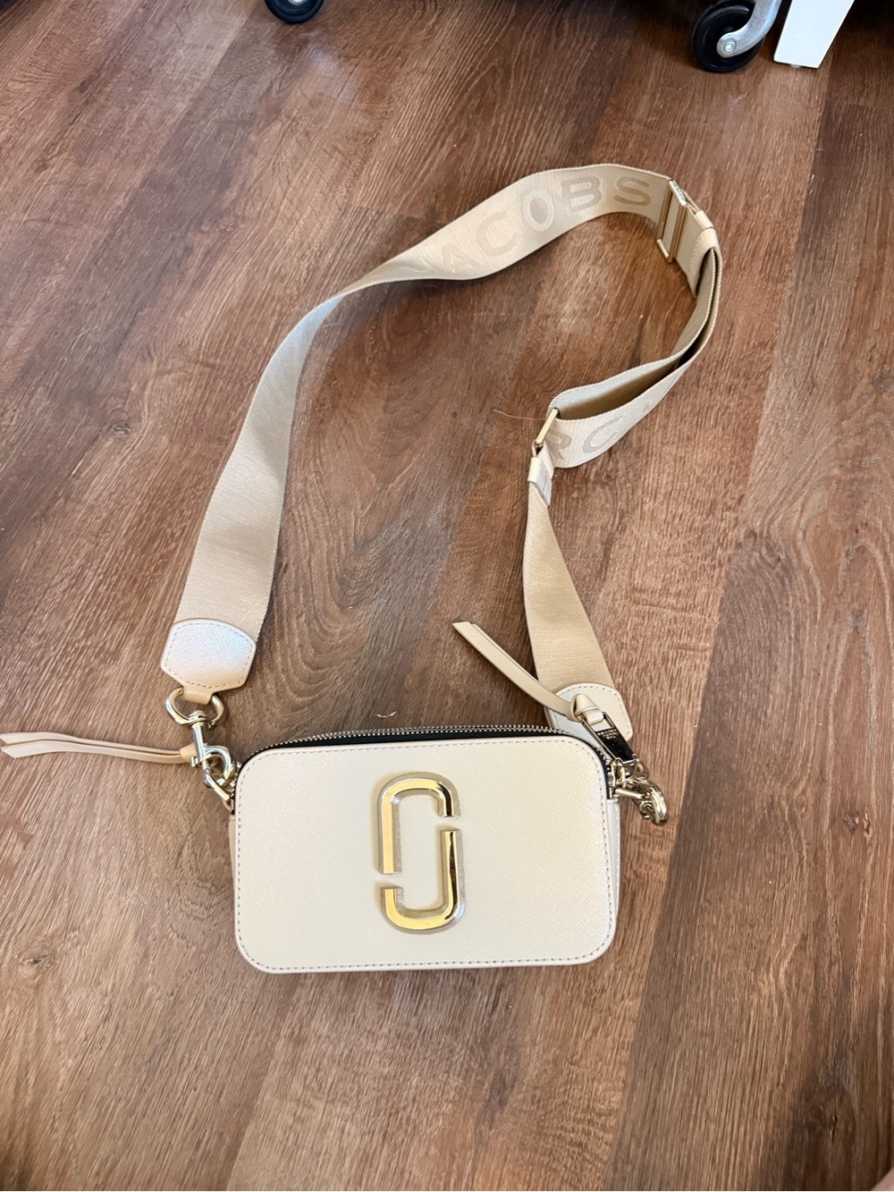 Marc Jacobs Cream/Tan Snapshot Crossbody Bag with Gold Hardware